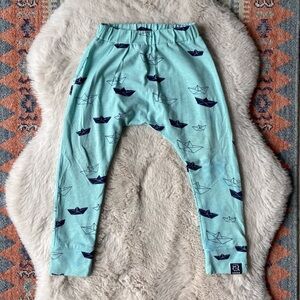 Kukukid small shop jogger pant unisex sea foam blue paper boats pattern kids 3/4